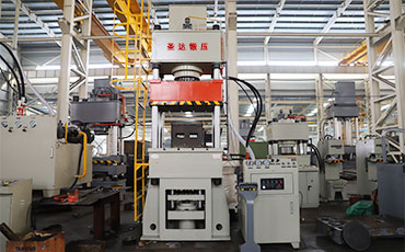 三梁四柱液壓機簡述（結構、特點、參數(shù)及配置）