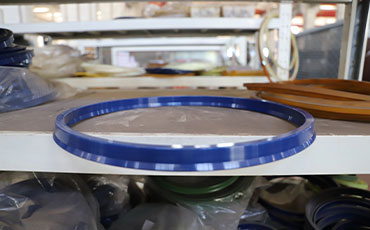 四柱液壓機如何更換油封？