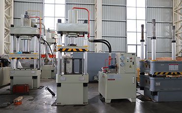 液壓機廠家為啥要測四柱液壓機的垂直度和平行度？