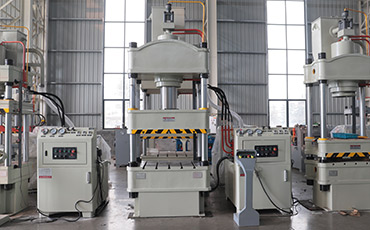 三梁四柱液壓機中過濾器使用多長時間更換？